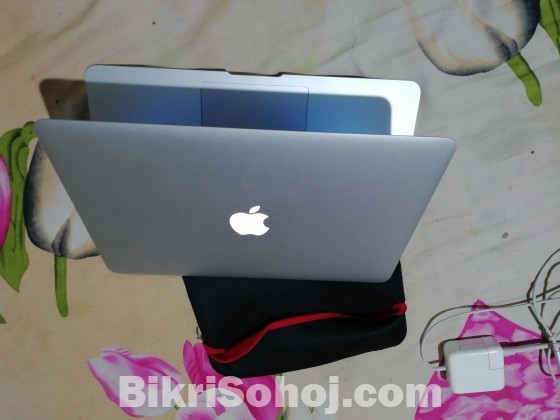 Apple MacBook Air i5 - 13